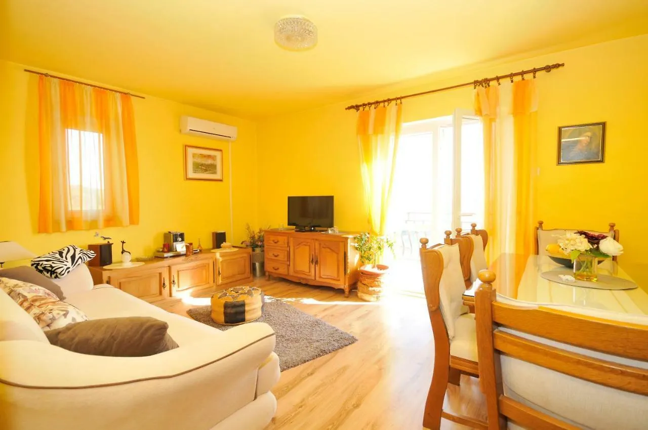 Apartment Ana Traù